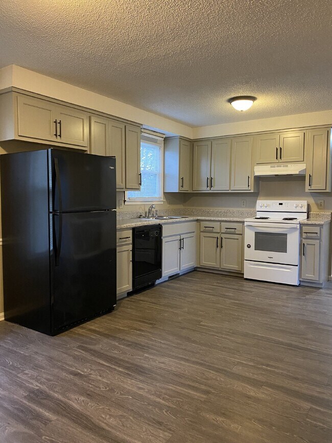 Building Photo - 276 Northwood Terrace