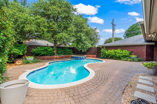 Foto del edificio - 8707 Savannah Ave