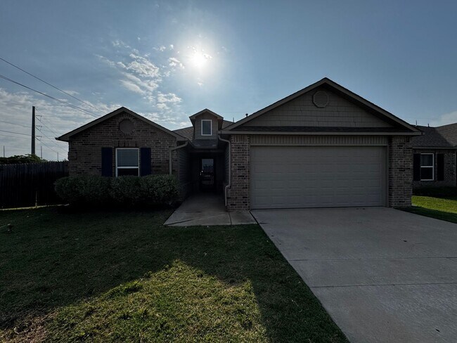 Building Photo - Spacious 3 Bedroom 2 Bathroom Home in Pied...
