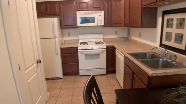 Building Photo - 110 Highland Pl