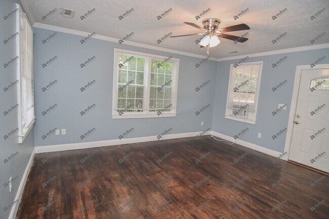 Building Photo - $935- Beautifully Updated 1-Bedroom, 1-Bat...