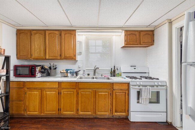 Building Photo - 2 br, 1 bath House - 12 Grove Street