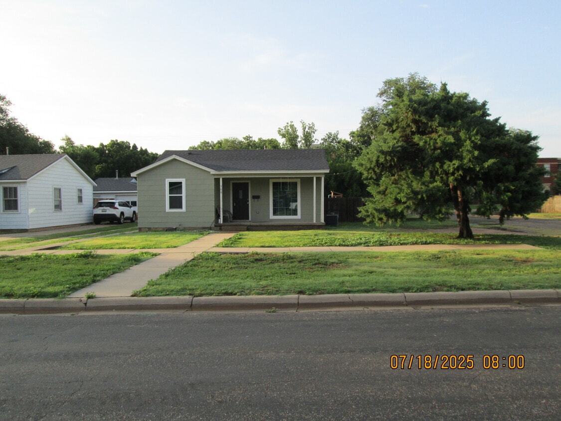 Primary Photo - 700 Sunset Ter
