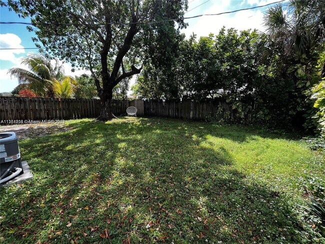 Foto del edificio - 7104 NW 16th St