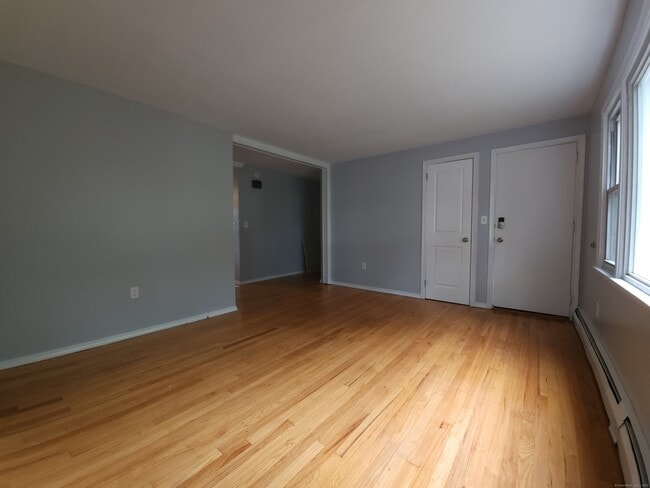 Building Photo - 14 Lownds Dr
