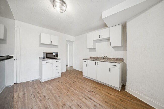 Foto del edificio - 3226 Richardson Ave