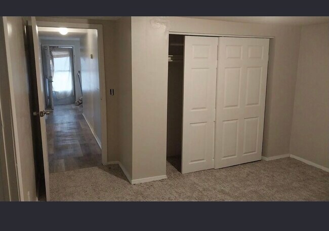 Foto del edificio - 5953 Meade Rd