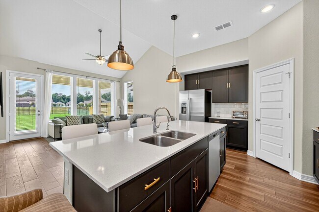 Foto del edificio - 24607 Carleton Lake Ln