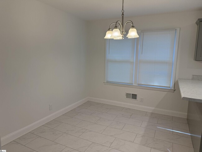 Building Photo - 320 Elaine Ave