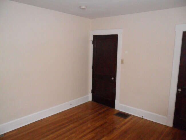 Building Photo - 1211 Crescent Ave