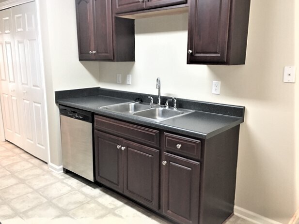 Foto del edificio - 210 Pine Forest Ln