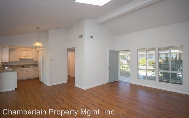 Building Photo - 3760 Vista Campana S