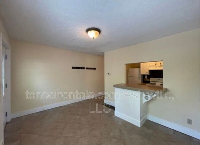 Building Photo - 1316 Hyman Ave