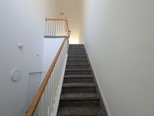 Foto del edificio - Now Available - Non Conforming 3 Bedroom, ...