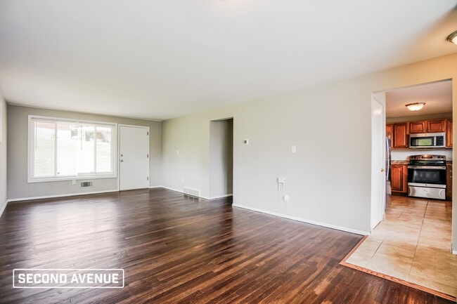 Building Photo - 642 Garden City Dr