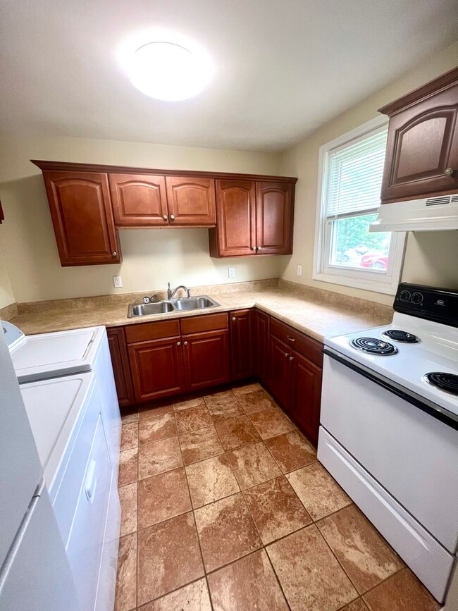 Photo - 2 Bedroom 1 Bath Culdesac Duplex in Inglewood for Rent. It’s great! House