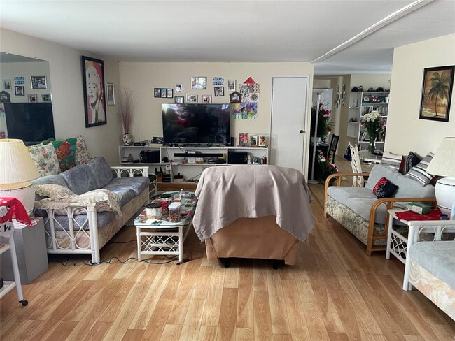 Building Photo - 5724 Lagoon Dr