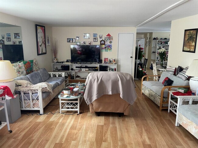 Foto del edificio - 5724 Lagoon Dr