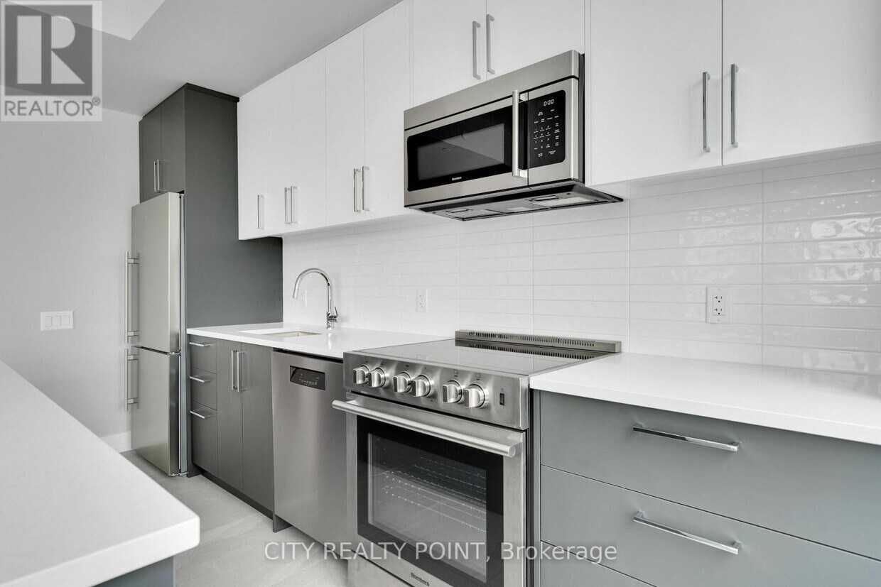 Photo principale - 664-664 Spadina Ave.