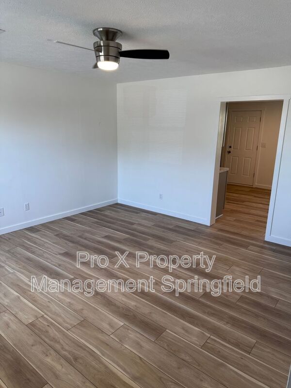 Foto del edificio - 623 E Bain St