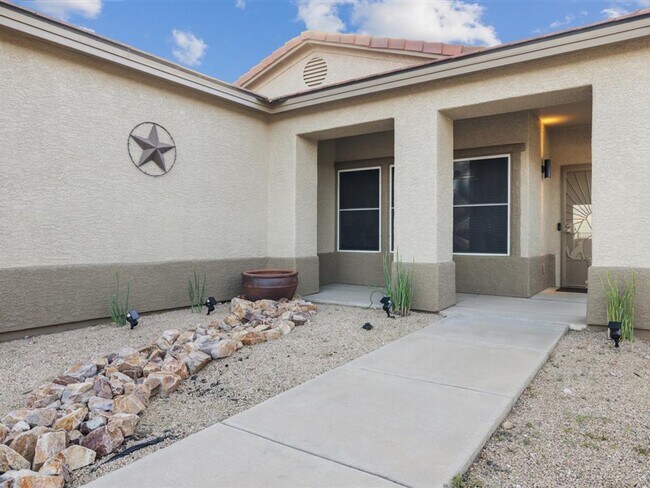 Foto del edificio - Double the splash- Private Gated Pool & Amenities-The best of both worlds!