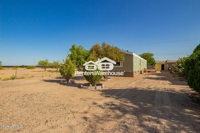 Foto del edificio - 3045 E Cornman Rd