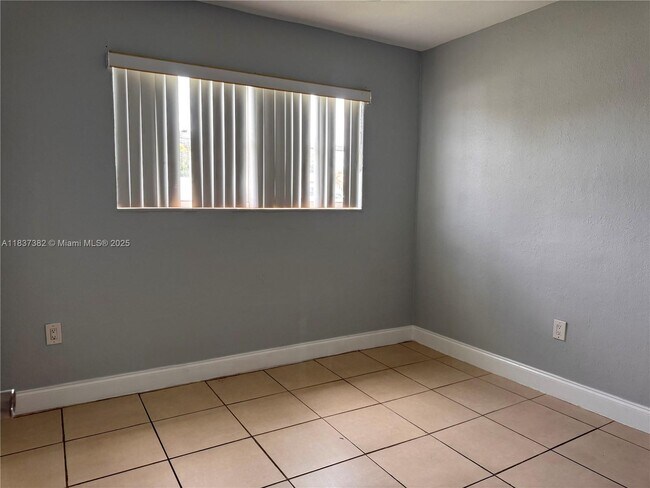 Foto del edificio - 1131 NE 211th Terrace