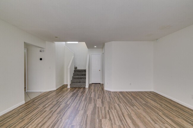 Building Photo - Spacious 4 Bedroom 2.5 Bathroom Home with Covered Patio & Large Backyard