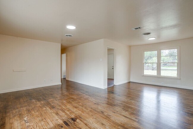 Foto del edificio - Ready for New Tenants- 3 Bedroom, 1.5 Bath in NRH- Birdville ISD- 76108