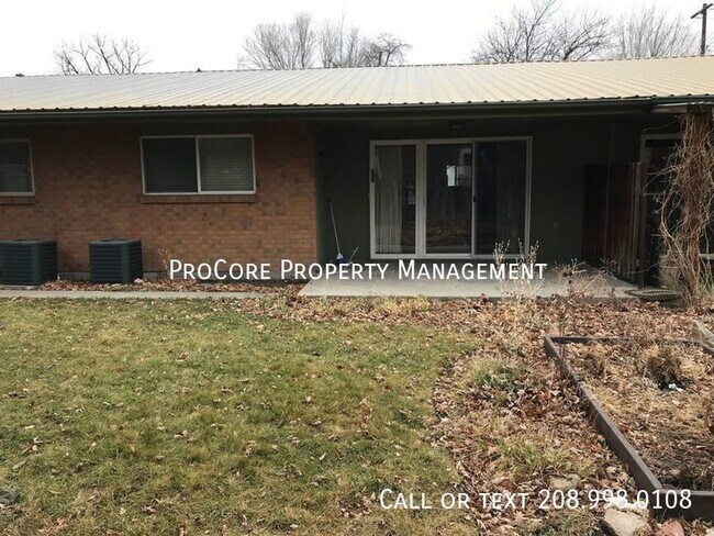 Building Photo - Convenience & Comfort: Single-Level 2BR/1B...