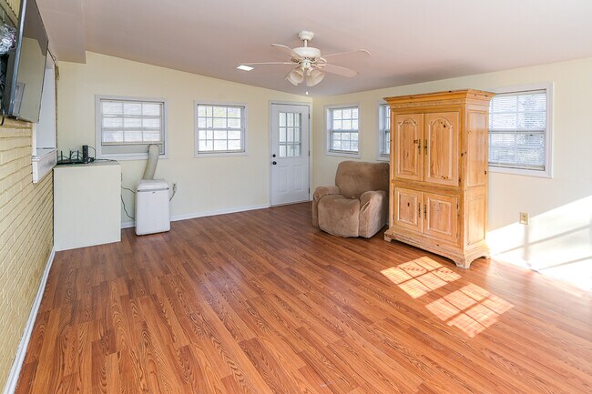 Building Photo - 1716 Pennylane SE