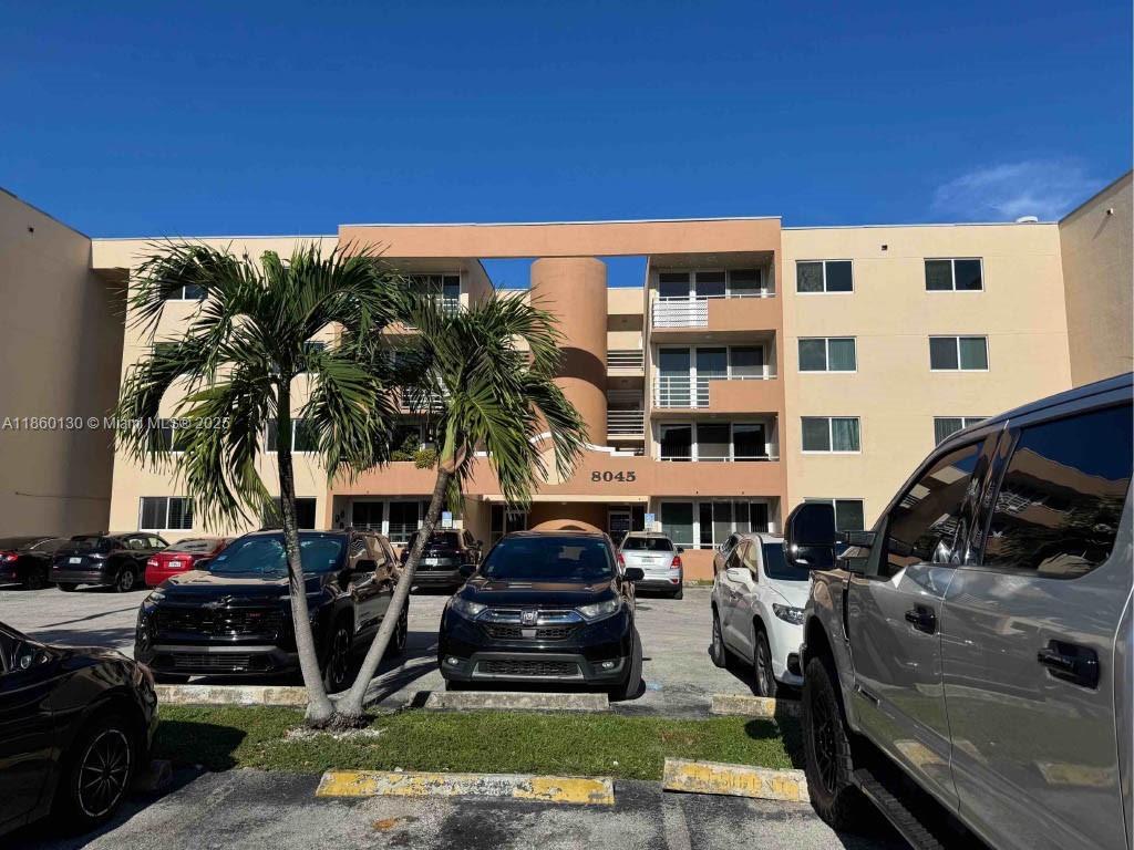 Foto principal - 8045 NW 7th St