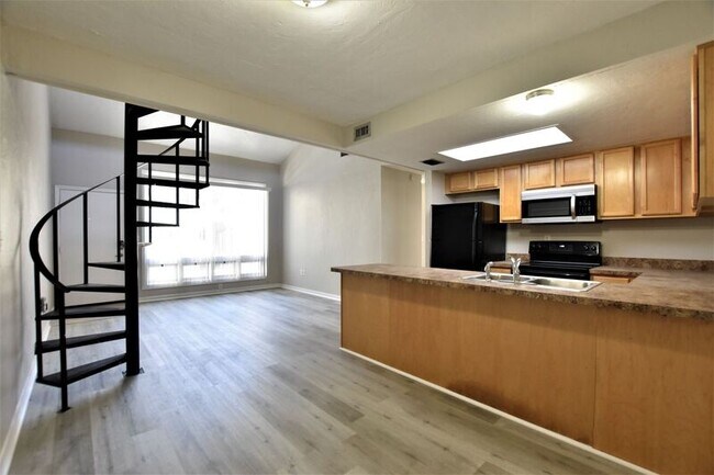 Building Photo - 4131 SW 31st Dr