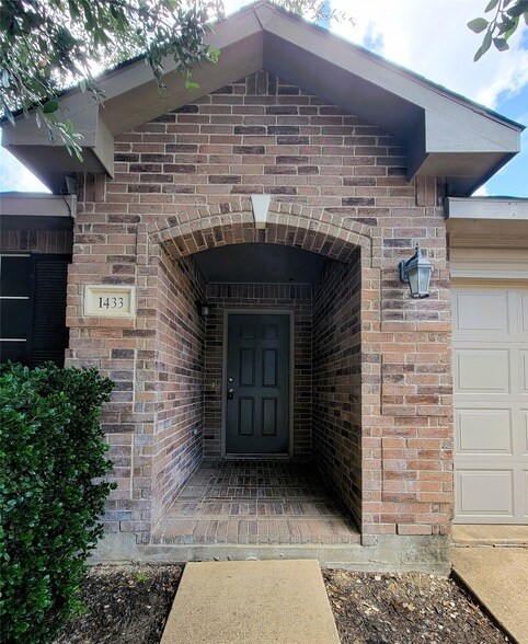 Building Photo - 1433 Kramer Ct