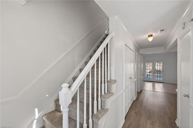 Foto del edificio - 4738 Greenlaw Dr