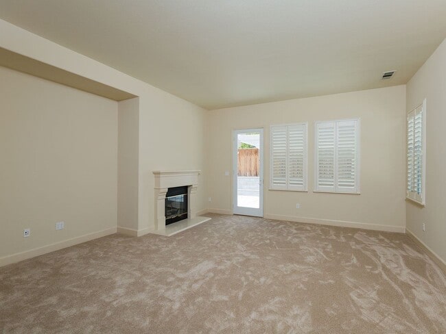 Building Photo - 5 br, 4 bath House - 2000 Colmar Street