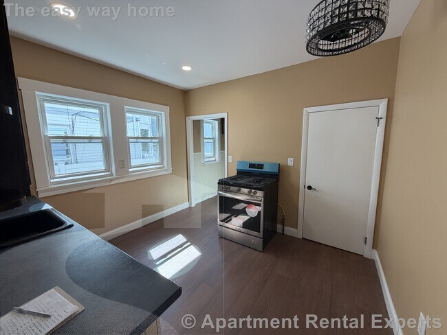 Foto del edificio - 10 Bradford Ave