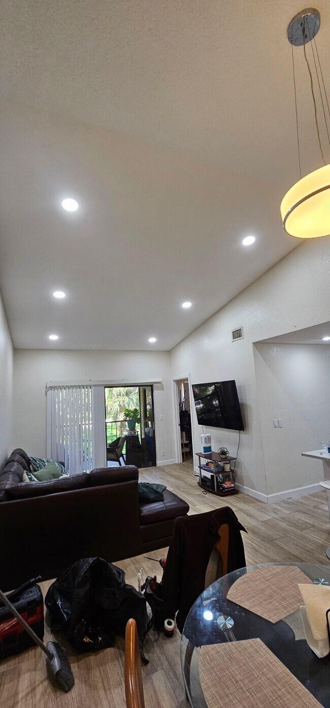Foto del edificio - 3380 Jaywood Ter