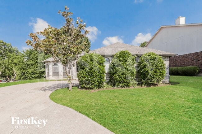 Building Photo - 701 Long Hill Ct