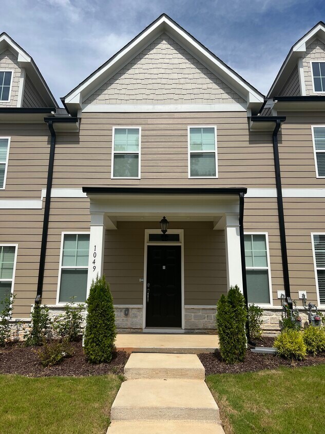 1049 N Main St, Wake Forest, NC 27587 Townhome Rentals in Wake Forest