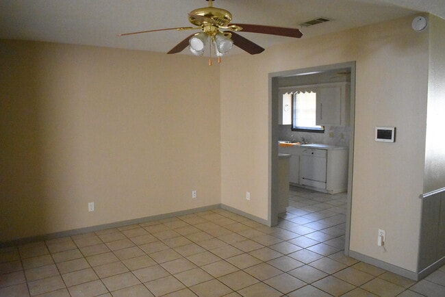 Building Photo - 523 Arbor Oak Dr
