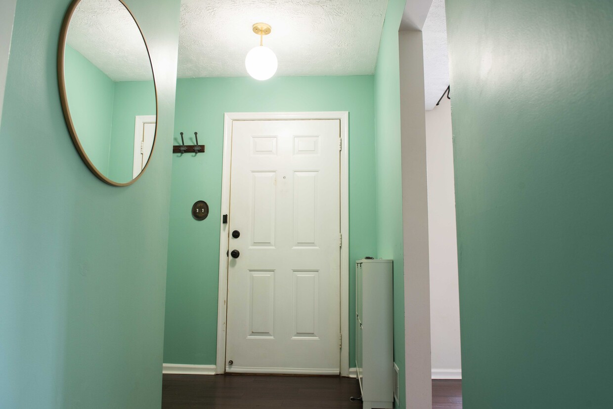 Entry way - 5582 First Statesman Ln