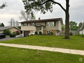 Building Photo - 575 Amherst Ln