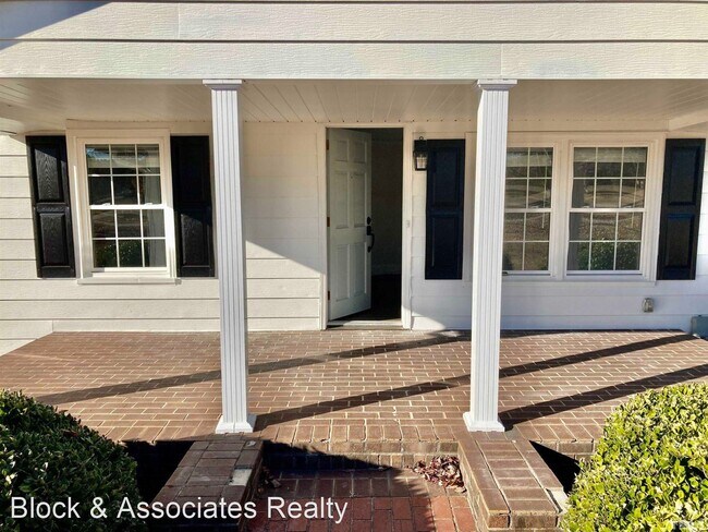 Building Photo - 4 br, 2 bath House - 709 N Main St