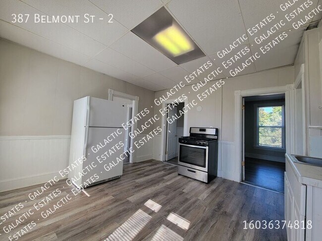 Building Photo - 3 bed 1 bath 2nd floor apartment with deck...