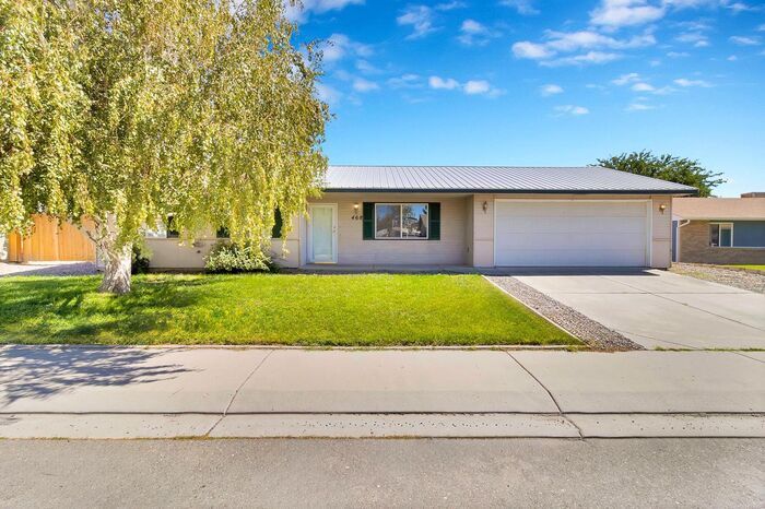 Primary Photo - Charming 3-Bed, 2-Bath Home in Clifton, CO