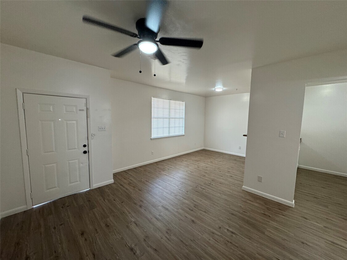 Foto principal - 8256 Leonora St