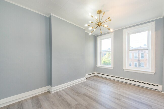 Building Photo - 396 Woodlawn Ave