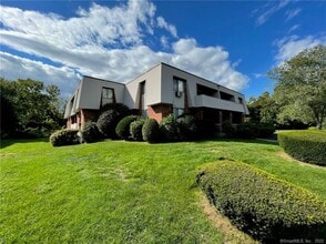 Building Photo - 565 Talcottville Rd