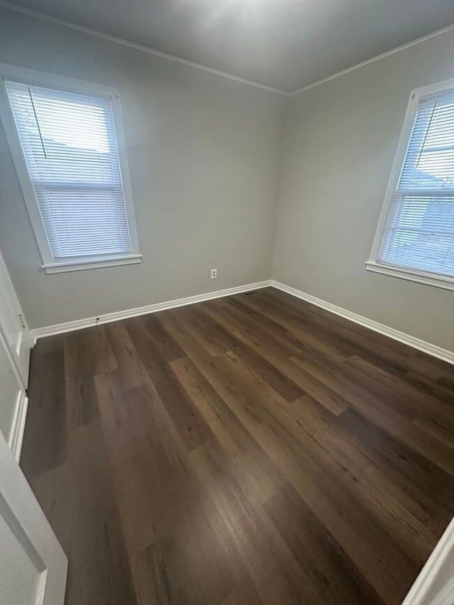 Building Photo - 2 Bedroom, 1 Bathroom House with Detached ...